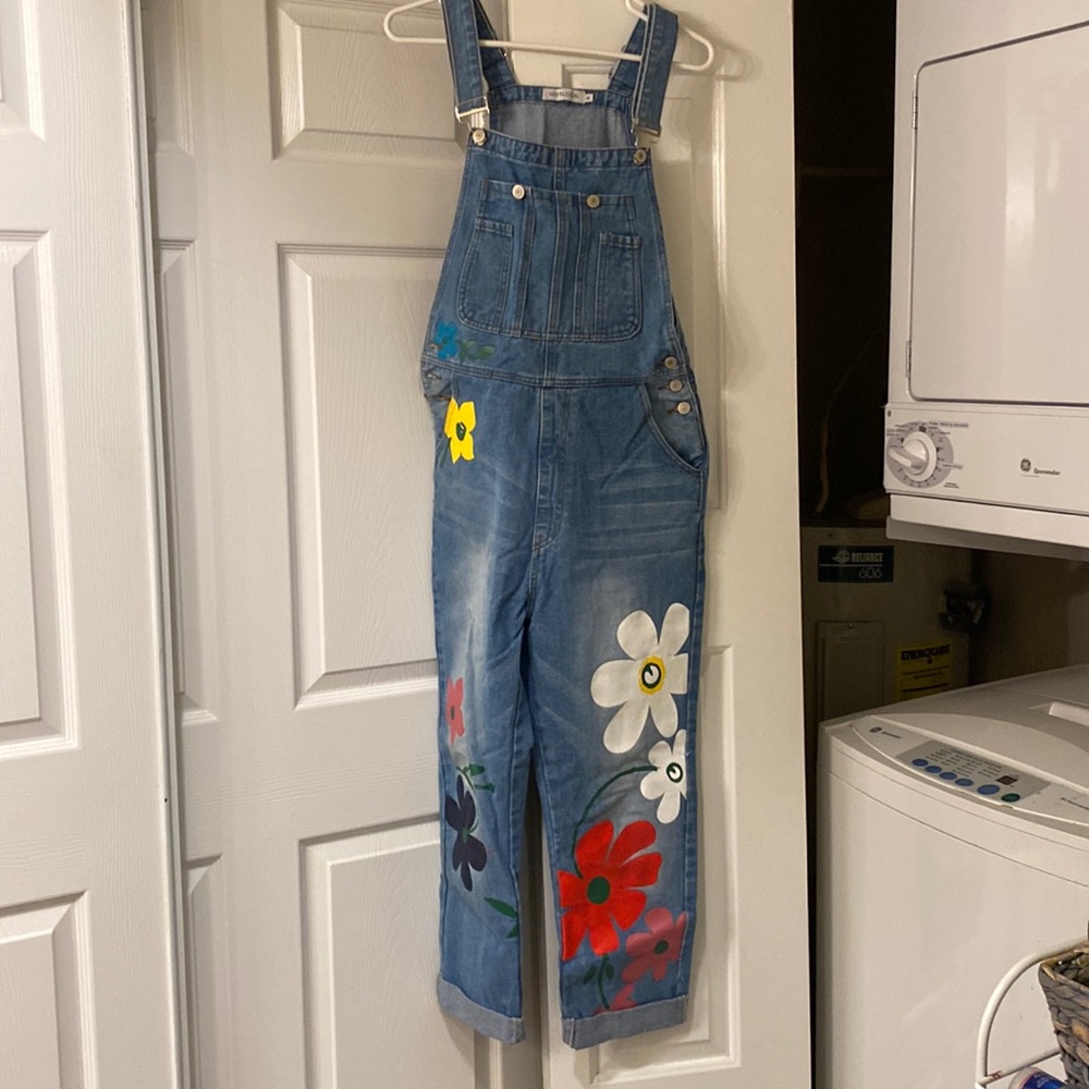 Barely worn. Great condition. Super cute.